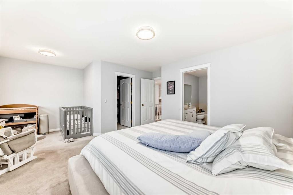 3263 Signal Hill Drive Sw, Calgary, AB - Indoor Photo Showing Bedroom