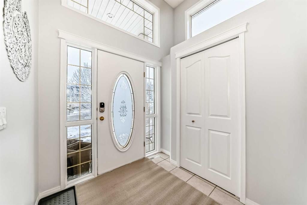 3263 Signal Hill Drive Sw, Calgary, AB - Indoor Photo Showing Other Room