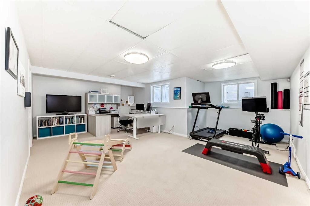 3263 Signal Hill Drive Sw, Calgary, AB - Indoor Photo Showing Gym Room
