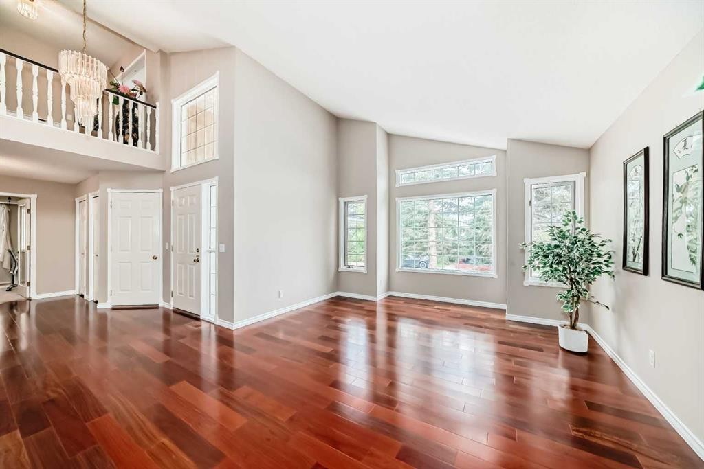 1405 Shawnee Road Sw, Calgary, AB - Indoor Photo Showing Other Room