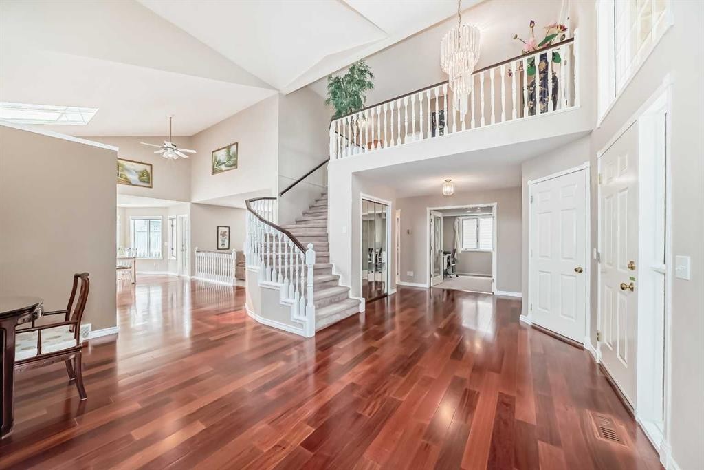 1405 Shawnee Road Sw, Calgary, AB - Indoor Photo Showing Other Room