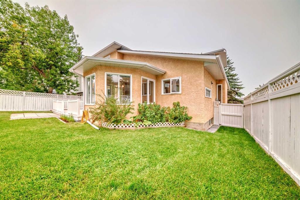 1405 Shawnee Road Sw, Calgary, AB - Outdoor