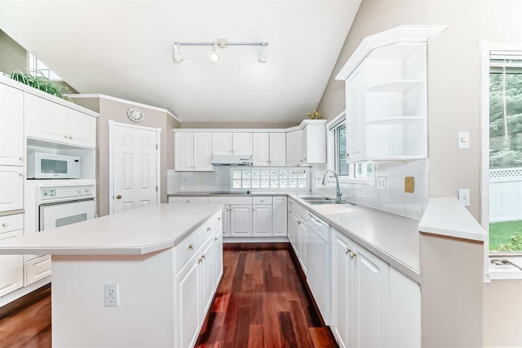 1405 Shawnee Road Sw, Calgary, AB - Indoor Photo Showing Kitchen With Double Sink
