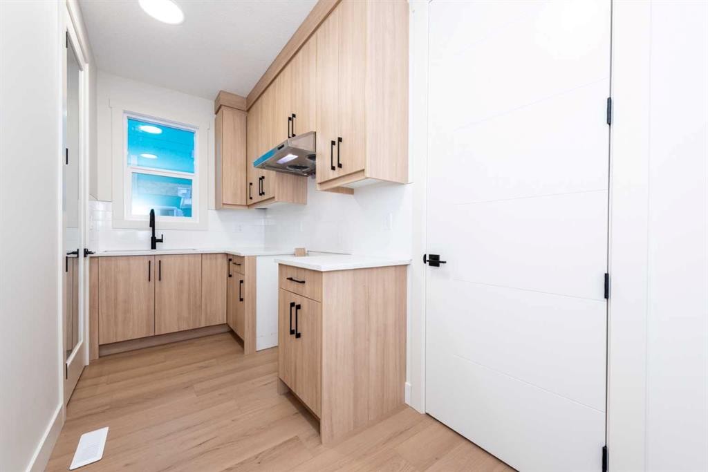 101 Waterford Passage, Chestermere, AB - Indoor Photo Showing Kitchen