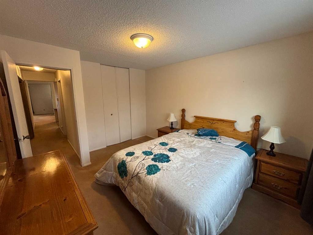 511-200 Brookpark Drive Sw, Calgary, AB - Indoor Photo Showing Bedroom