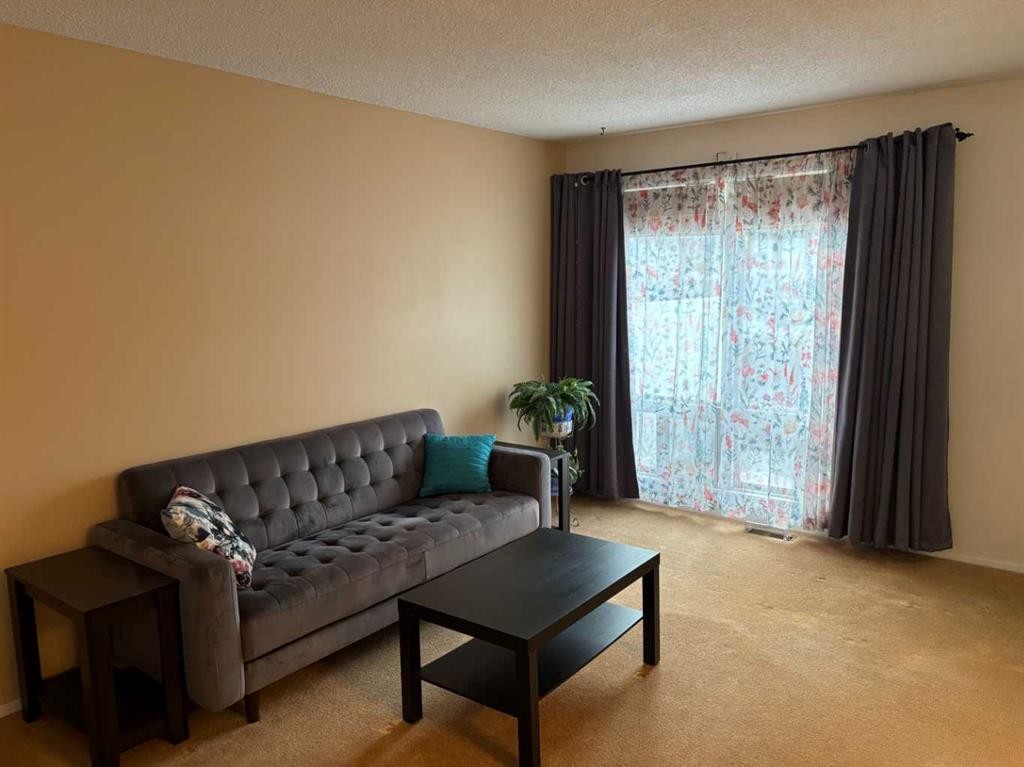 511-200 Brookpark Drive Sw, Calgary, AB - Indoor Photo Showing Living Room