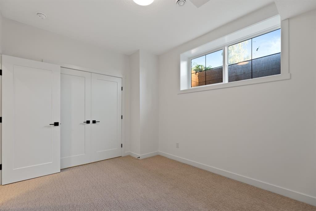 2436 30 Avenue Sw, Calgary, AB - Indoor Photo Showing Other Room