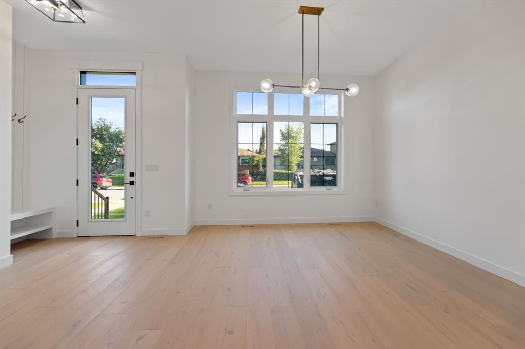 2436 30 Avenue Sw, Calgary, AB - Indoor Photo Showing Other Room