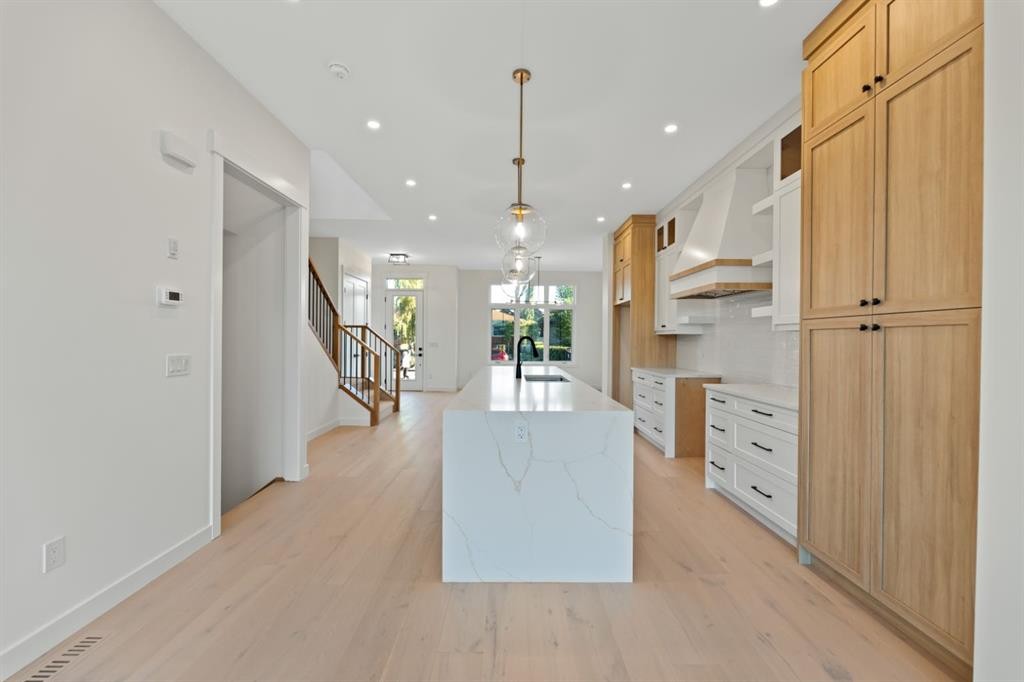 2436 30 Avenue Sw, Calgary, AB - Indoor