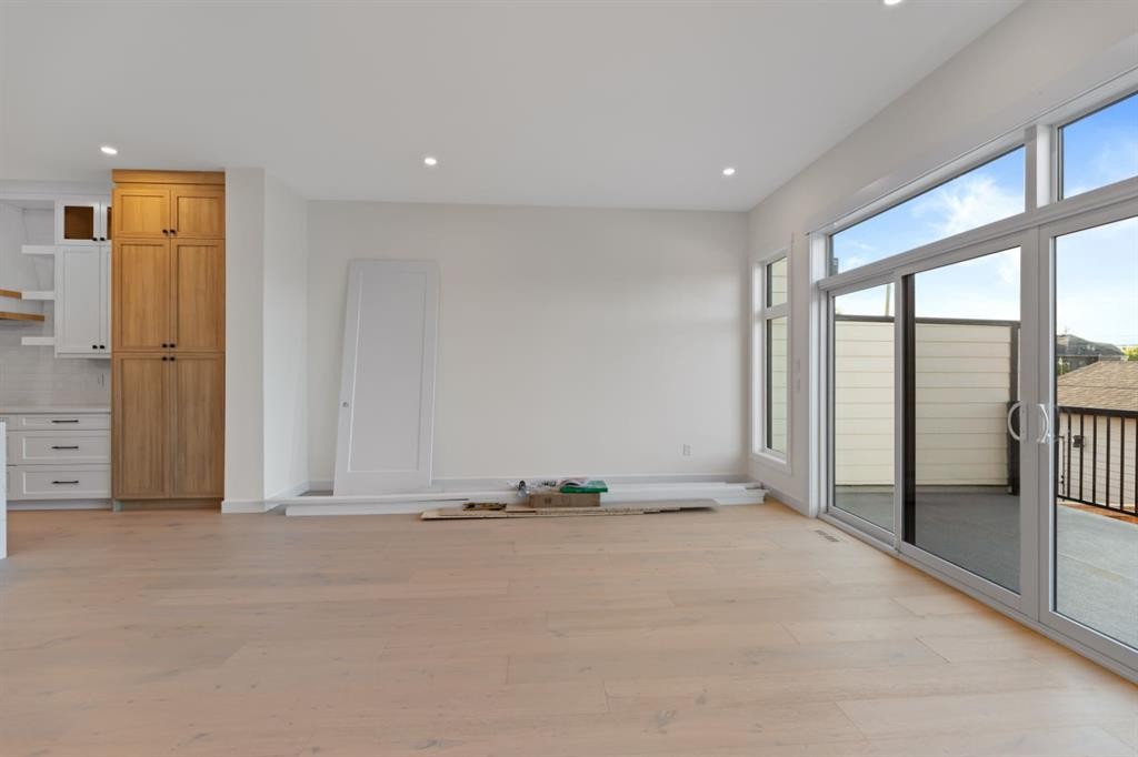 2436 30 Avenue Sw, Calgary, AB - Indoor Photo Showing Other Room