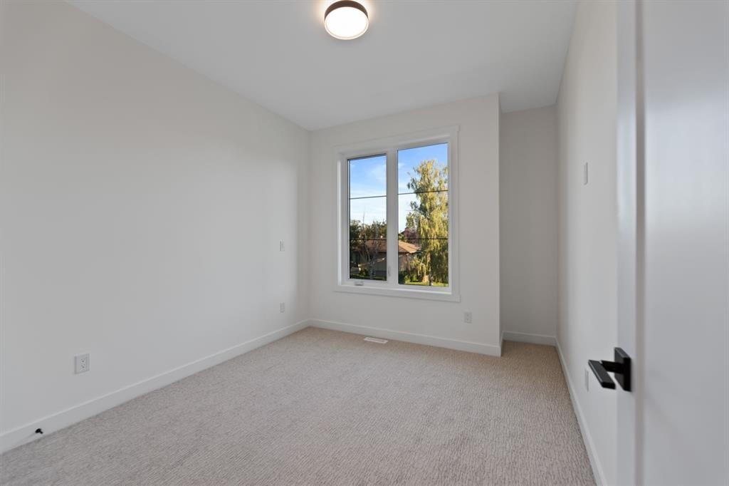 2436 30 Avenue Sw, Calgary, AB - Indoor Photo Showing Other Room