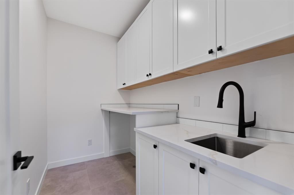 2436 30 Avenue Sw, Calgary, AB - Indoor Photo Showing Kitchen