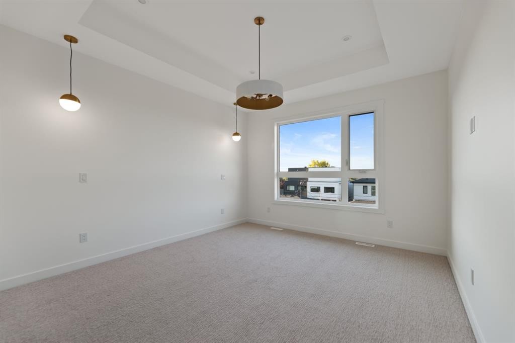 2436 30 Avenue Sw, Calgary, AB - Indoor Photo Showing Other Room