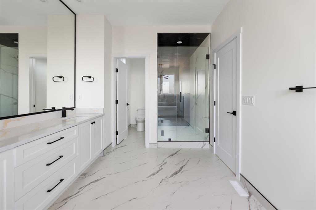 2436 30 Avenue Sw, Calgary, AB - Indoor Photo Showing Other Room