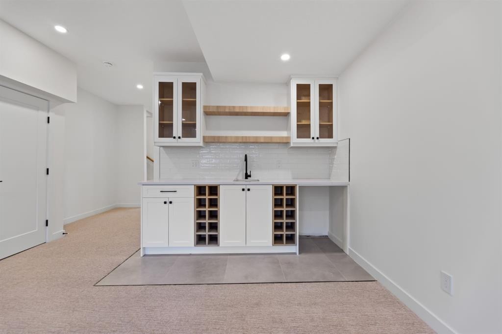 2436 30 Avenue Sw, Calgary, AB - Indoor Photo Showing Other Room