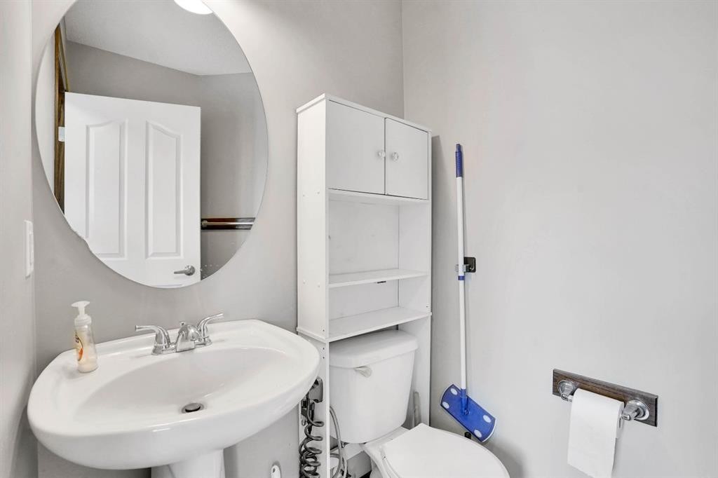 210 Cranberry Place Se, Calgary, AB - Indoor Photo Showing Bathroom