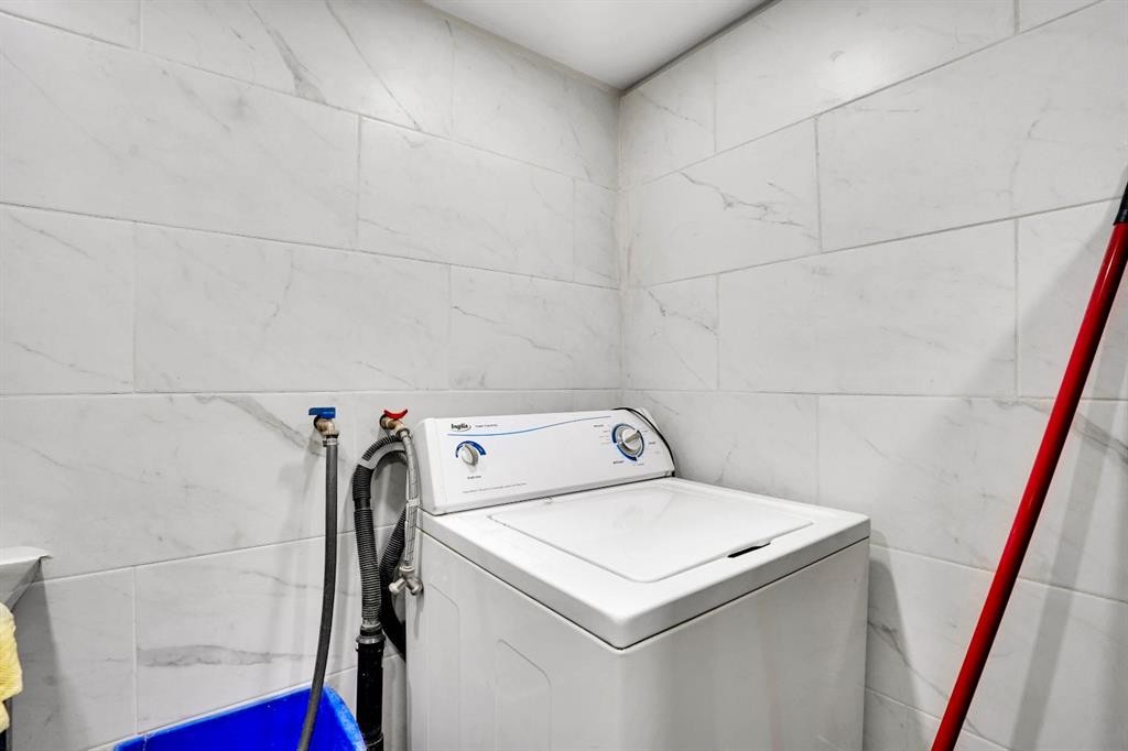 210 Cranberry Place Se, Calgary, AB - Indoor Photo Showing Other Room