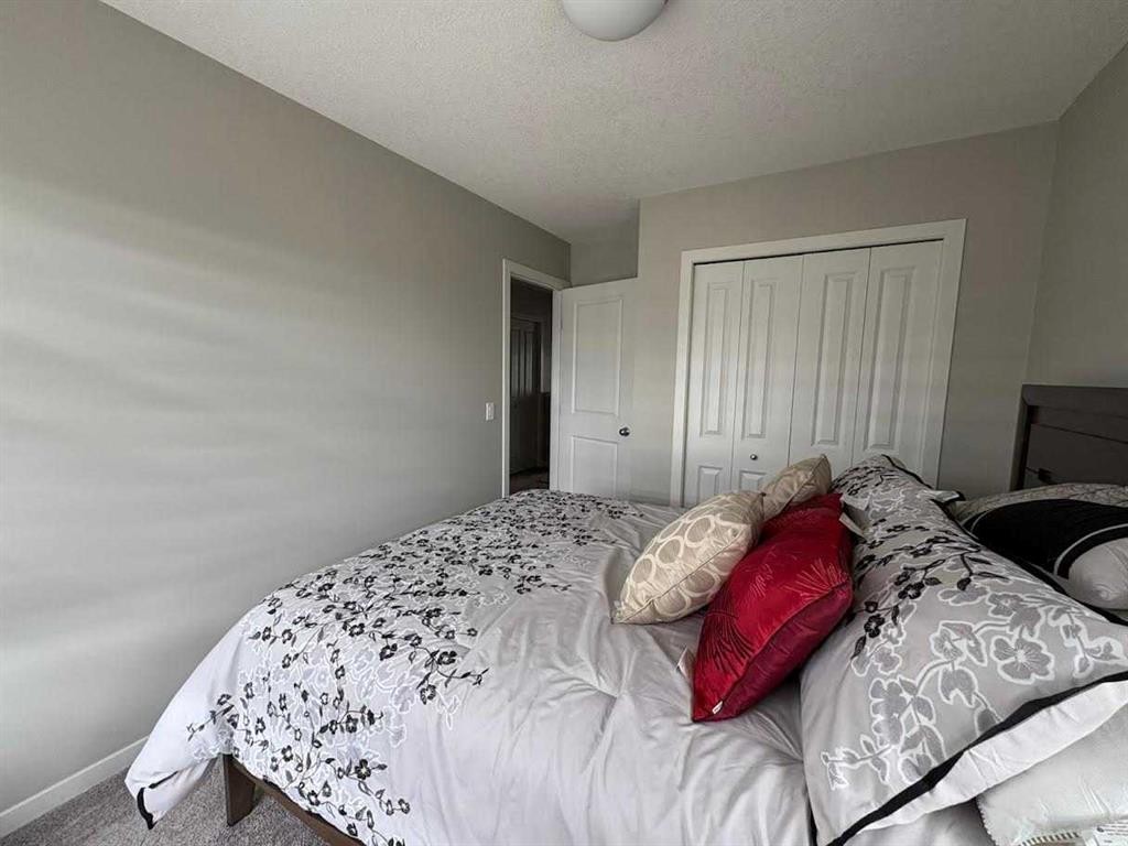 202 Evansridge Park Nw, Calgary, AB - Indoor Photo Showing Bedroom