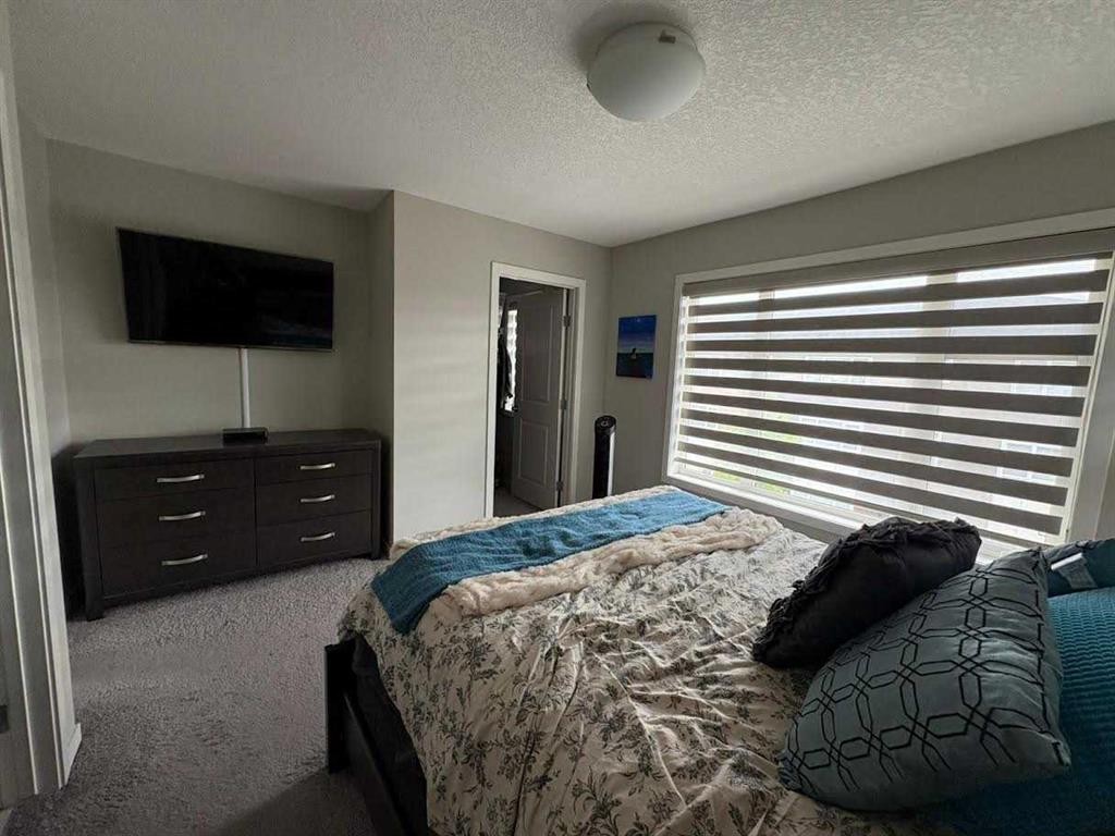 202 Evansridge Park Nw, Calgary, AB - Indoor Photo Showing Bedroom