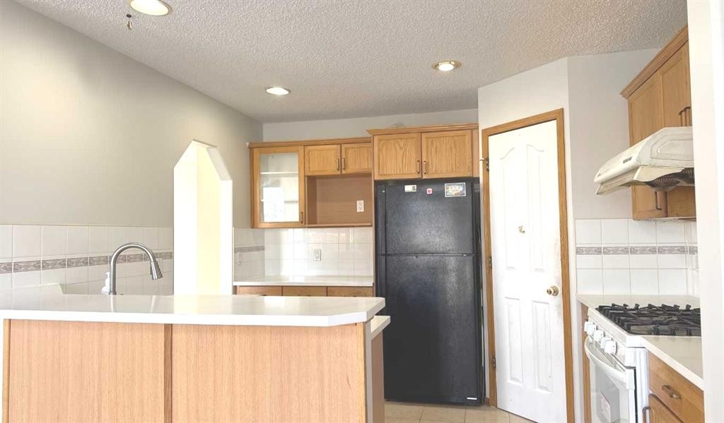 244 Los Alamos Place Ne, Calgary, AB - Indoor Photo Showing Kitchen