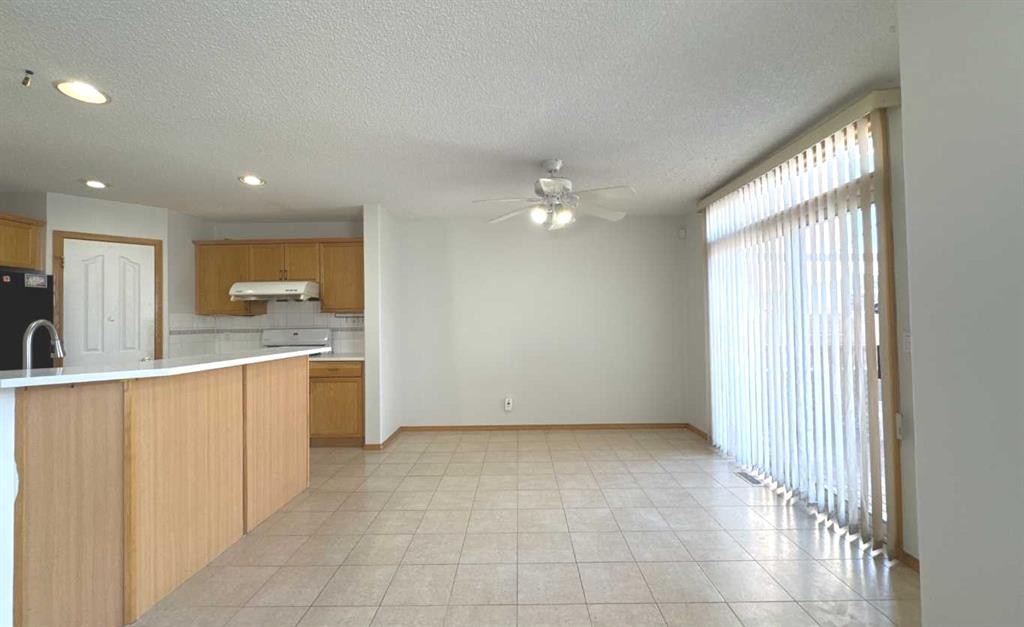 244 Los Alamos Place Ne, Calgary, AB - Indoor Photo Showing Kitchen