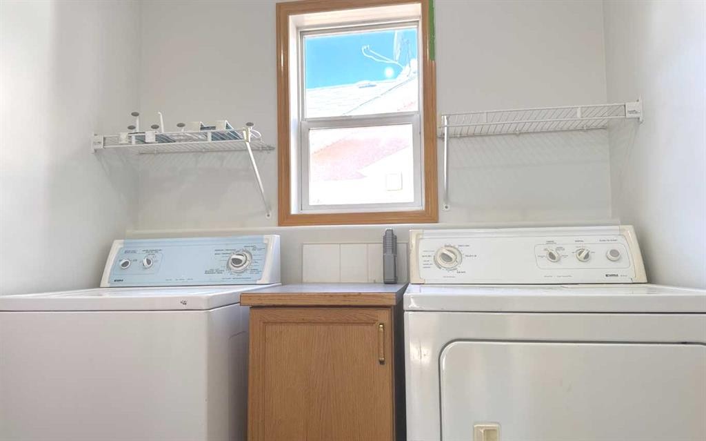 244 Los Alamos Place Ne, Calgary, AB - Indoor Photo Showing Laundry Room
