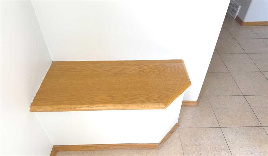 244 Los Alamos Place Ne, Calgary, AB - Indoor Photo Showing Other Room