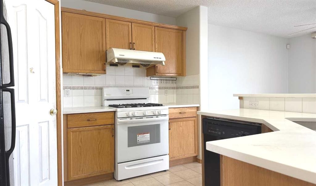 244 Los Alamos Place Ne, Calgary, AB - Indoor Photo Showing Kitchen