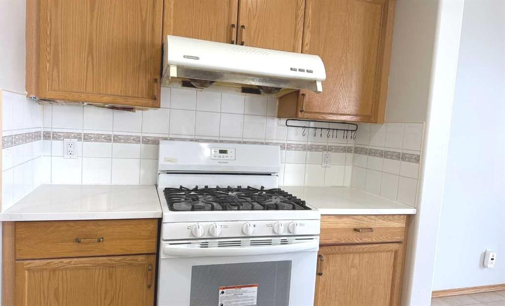 244 Los Alamos Place Ne, Calgary, AB - Indoor Photo Showing Kitchen