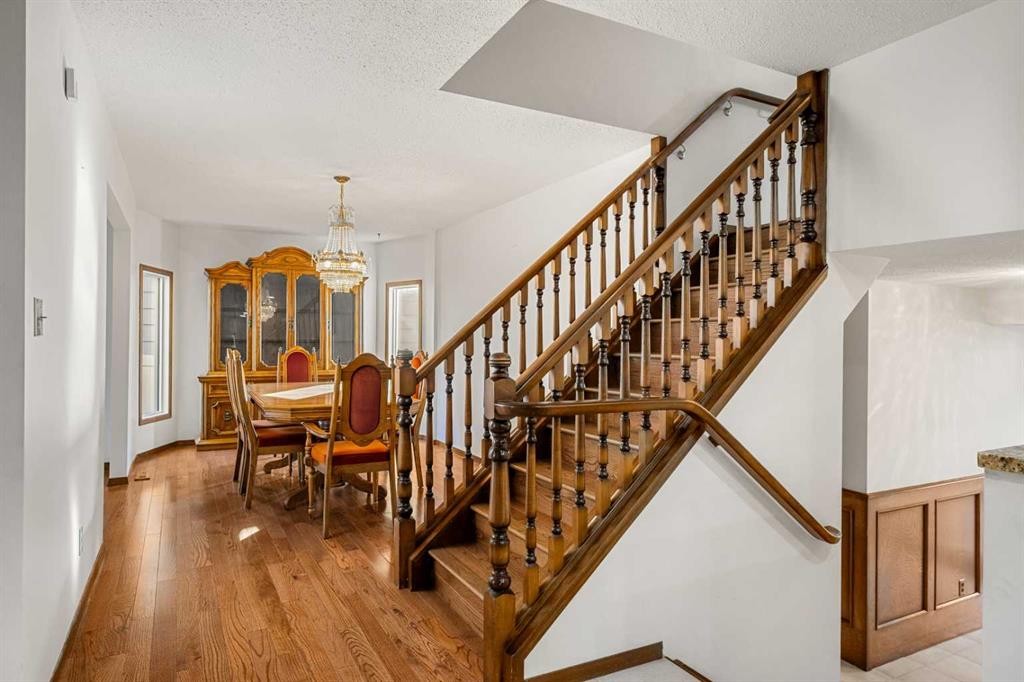 720 Parkvalley Road Se, Calgary, AB - Indoor Photo Showing Other Room