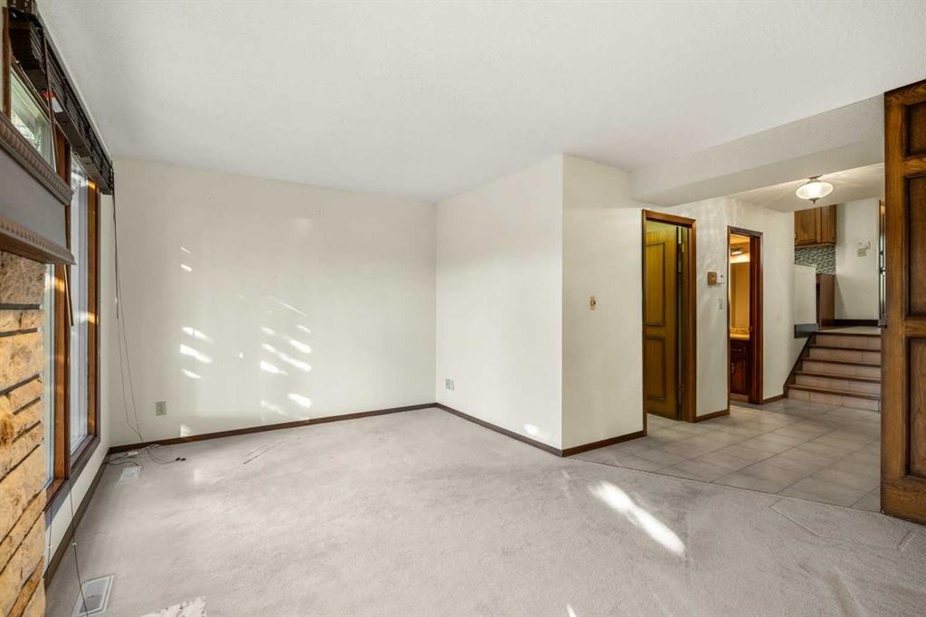 720 Parkvalley Road Se, Calgary, AB - Indoor Photo Showing Other Room