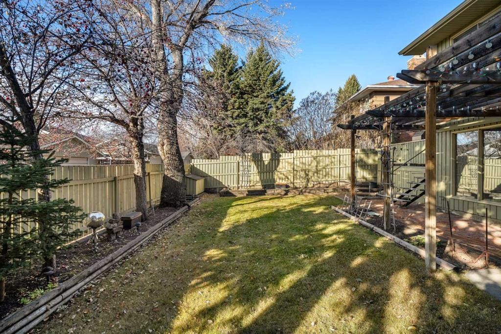 720 Parkvalley Road Se, Calgary, AB - Outdoor