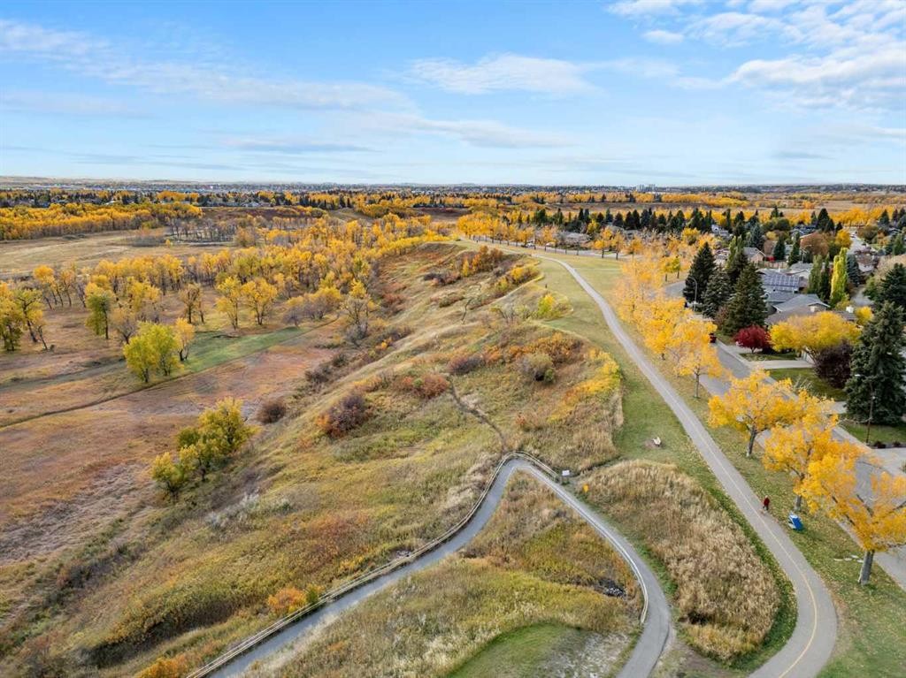 720 Parkvalley Road Se, Calgary, AB - Outdoor With View