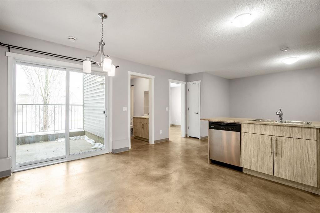 D-204 6 Avenue, Strathmore, AB - Indoor