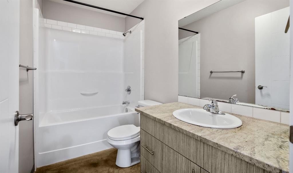 D-204 6 Avenue, Strathmore, AB - Indoor Photo Showing Bathroom