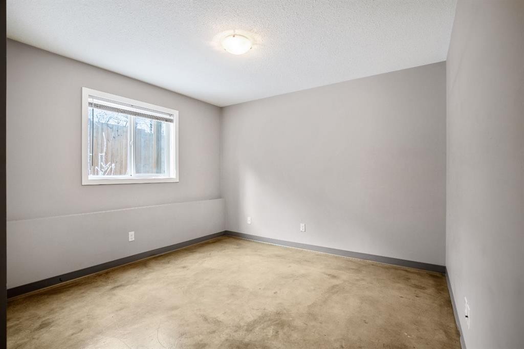 D-204 6 Avenue, Strathmore, AB - Indoor Photo Showing Other Room