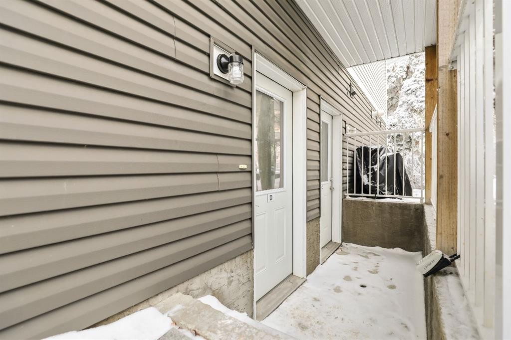 D-204 6 Avenue, Strathmore, AB - Outdoor With Exterior