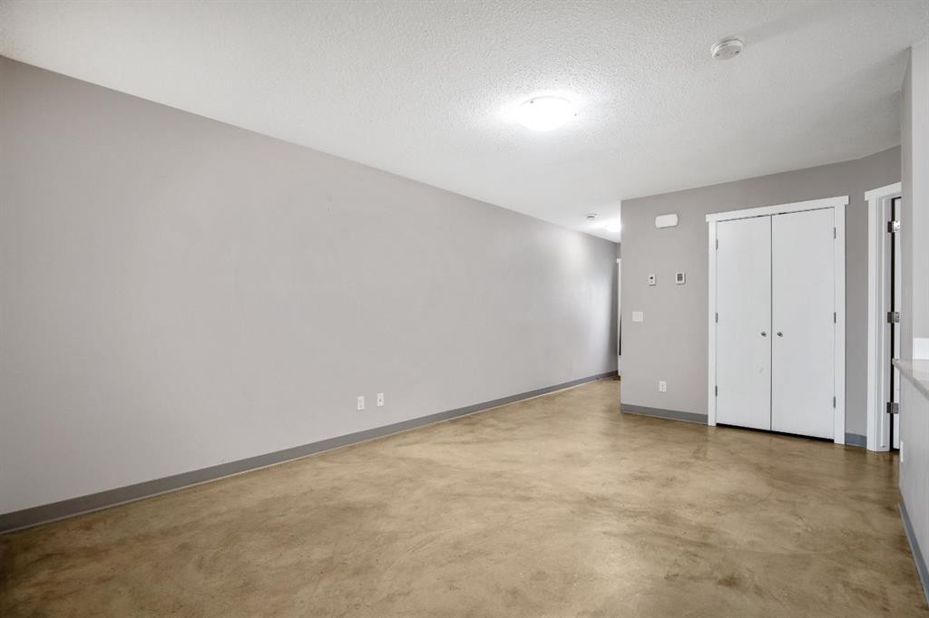D-204 6 Avenue, Strathmore, AB - Indoor Photo Showing Other Room