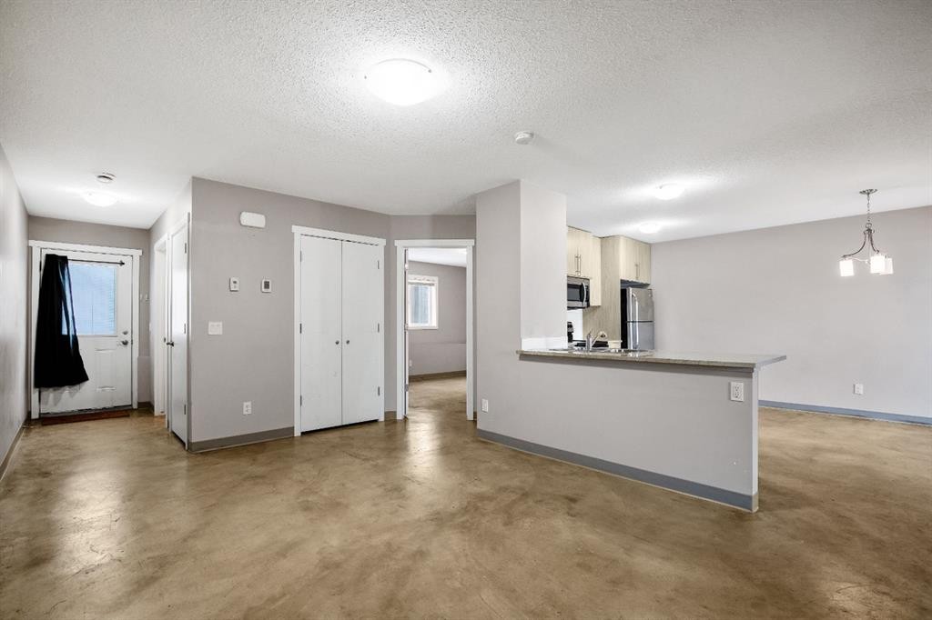 D-204 6 Avenue, Strathmore, AB - Indoor