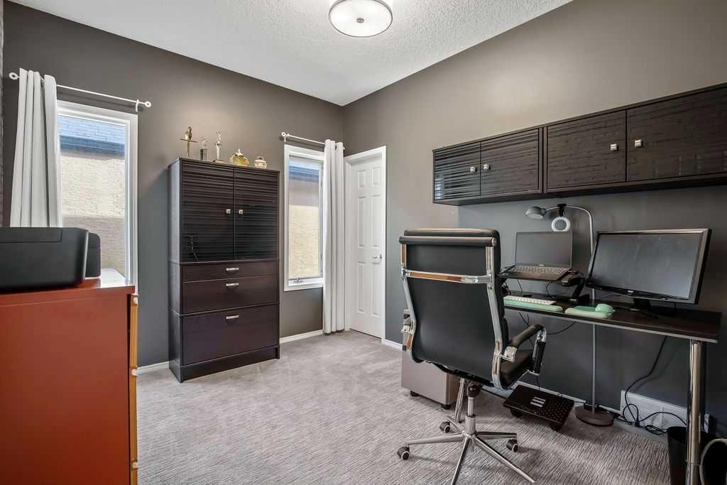 47 28 Avenue Sw, Calgary, AB - Indoor Photo Showing Office