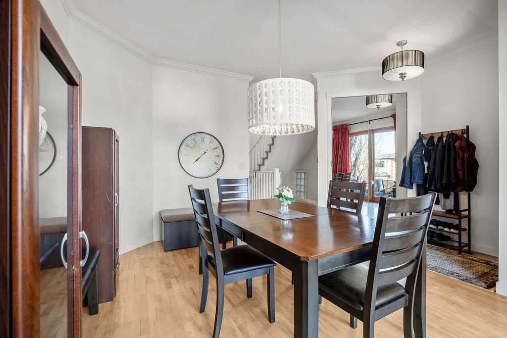 47 28 Avenue Sw, Calgary, AB - Indoor Photo Showing Dining Room