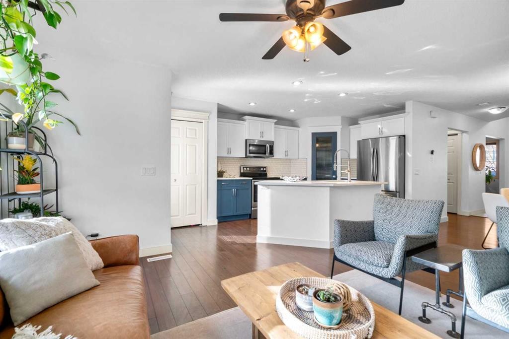 263 Evanston Way Nw, Calgary, AB - Indoor Photo Showing Living Room