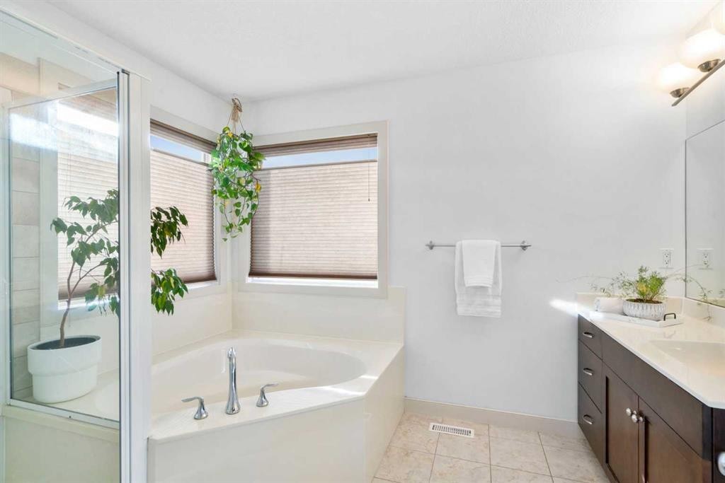 263 Evanston Way Nw, Calgary, AB - Indoor Photo Showing Bathroom