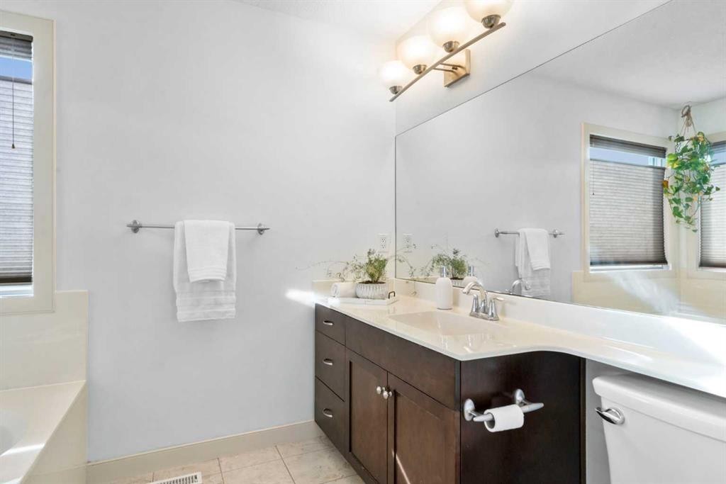 263 Evanston Way Nw, Calgary, AB - Indoor Photo Showing Bathroom