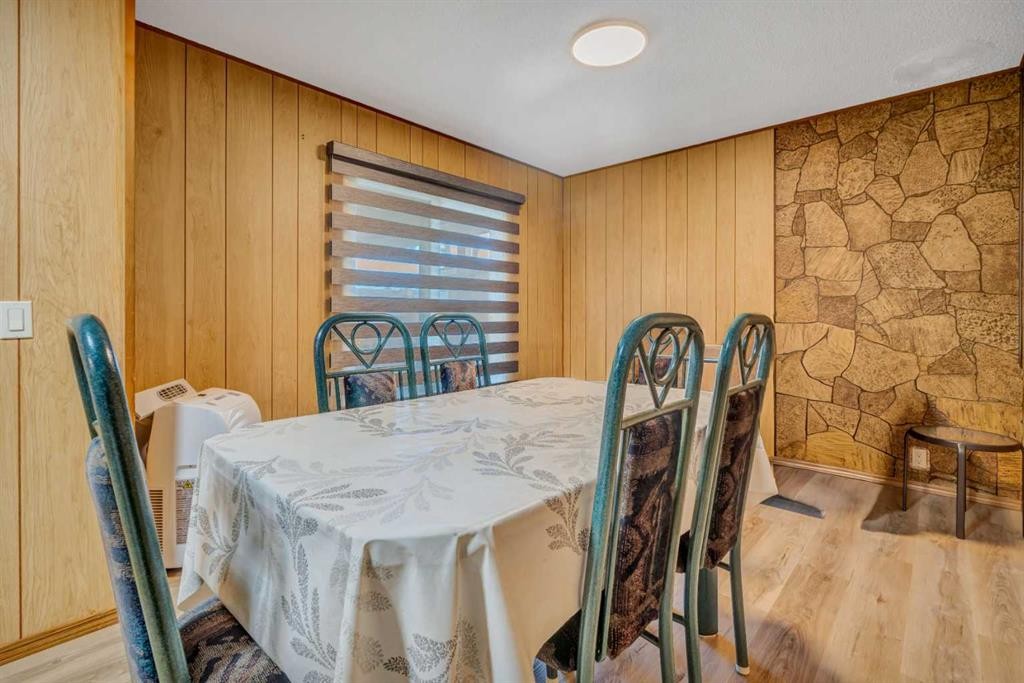 713 44 Street Se, Calgary, AB - Indoor Photo Showing Dining Room