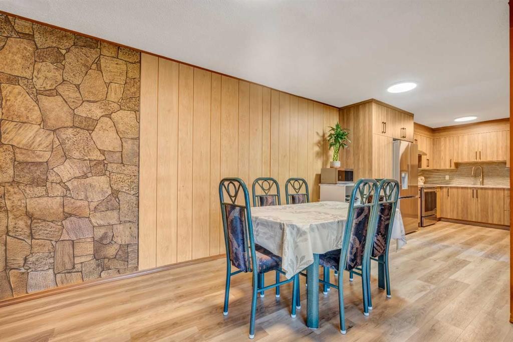713 44 Street Se, Calgary, AB - Indoor Photo Showing Dining Room