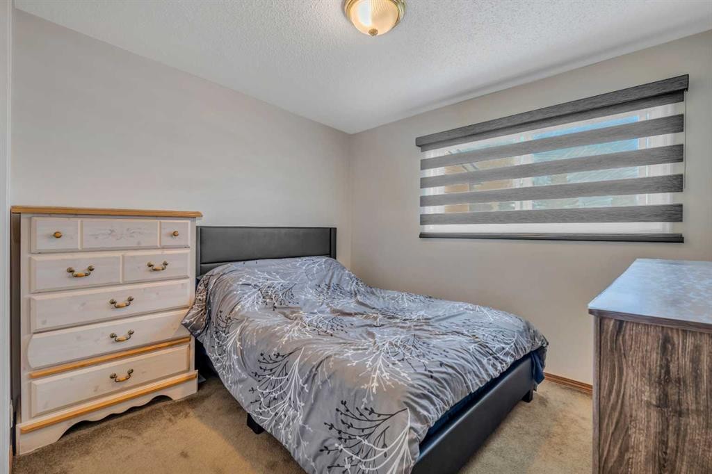 713 44 Street Se, Calgary, AB - Indoor Photo Showing Bedroom