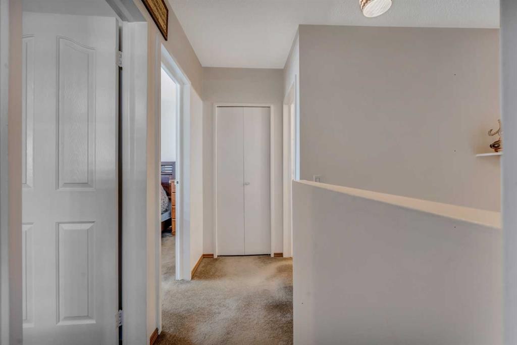 713 44 Street Se, Calgary, AB - Indoor Photo Showing Other Room