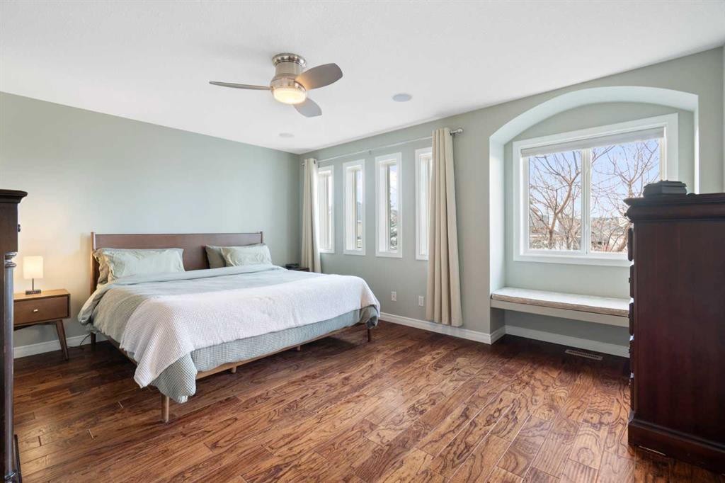 124 Cresthaven Place Sw, Calgary, AB - Indoor Photo Showing Bedroom