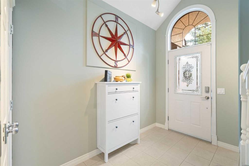 124 Cresthaven Place Sw, Calgary, AB - Indoor Photo Showing Other Room